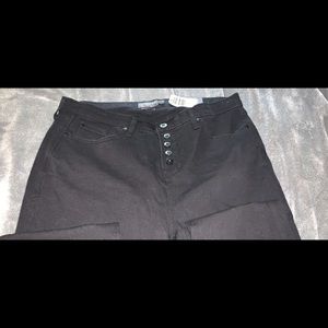NWT Torrid sz 2R Ripped skinny jeans
